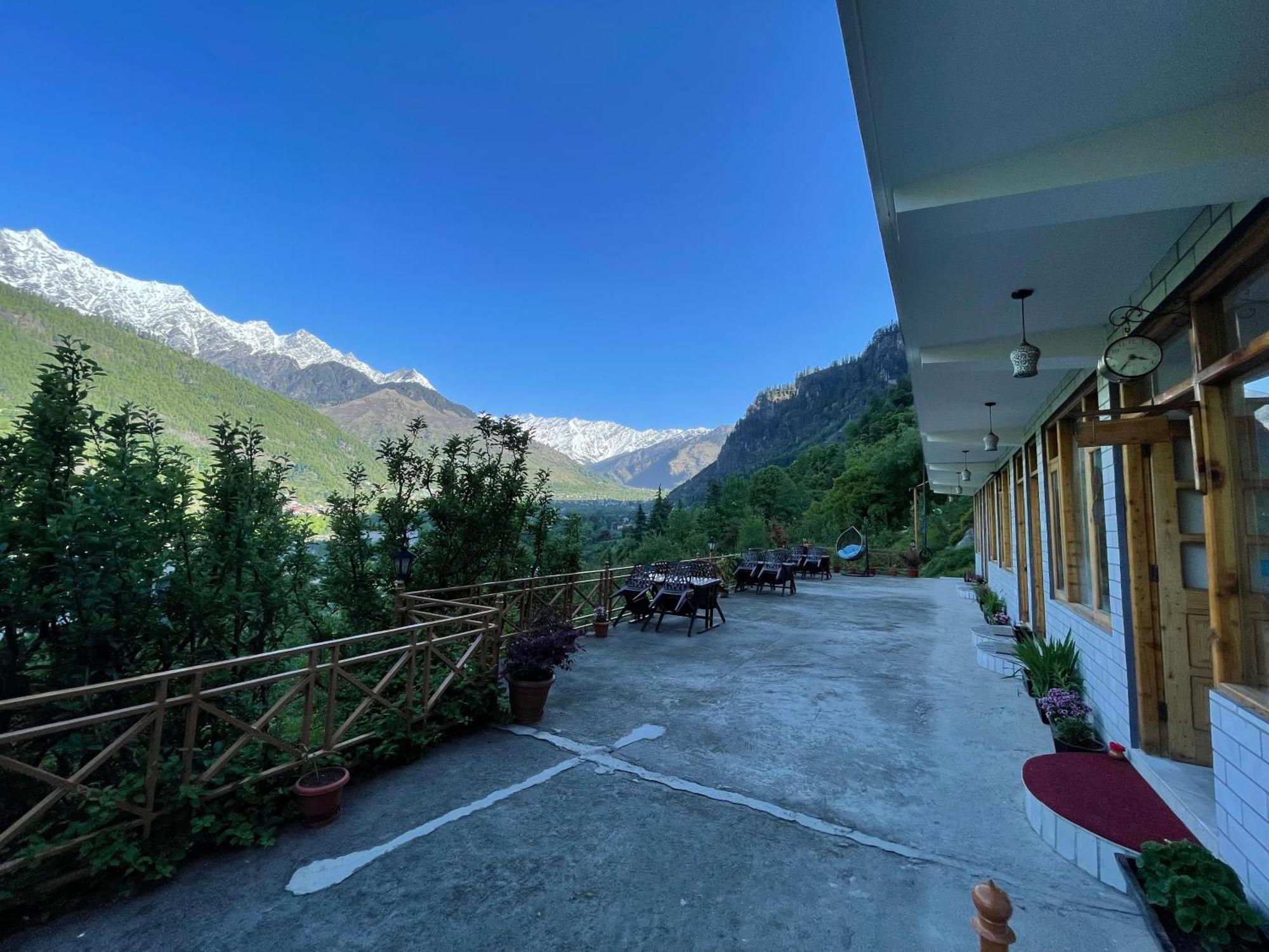 God'S Land Bed & Breakfast Manāli Екстериор снимка